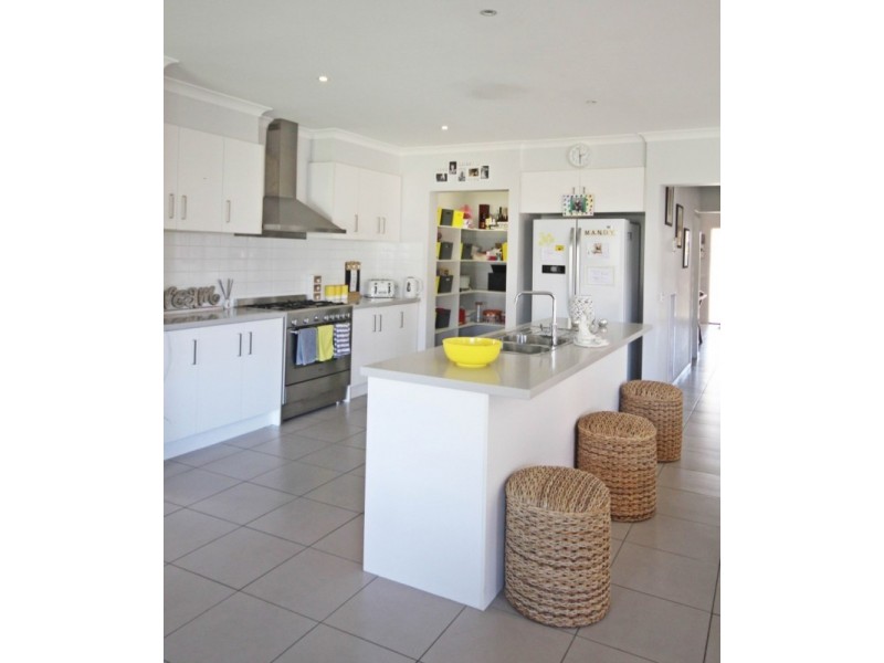 4 Lexington Ave, Doreen VIC 3754