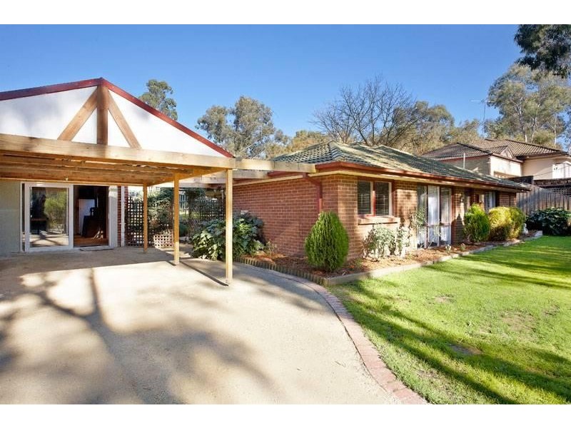 16 Warrington Crescent, Wattle Glen VIC 3096