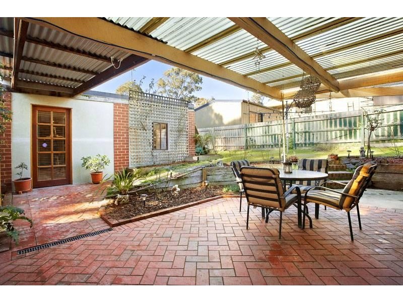 16 Warrington Crescent, Wattle Glen VIC 3096