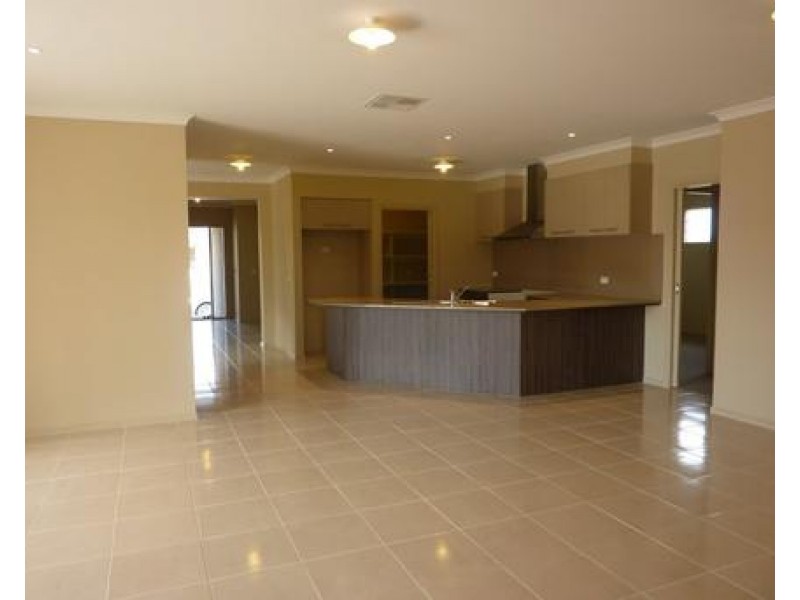 8 Croft Street, Mernda VIC 3754