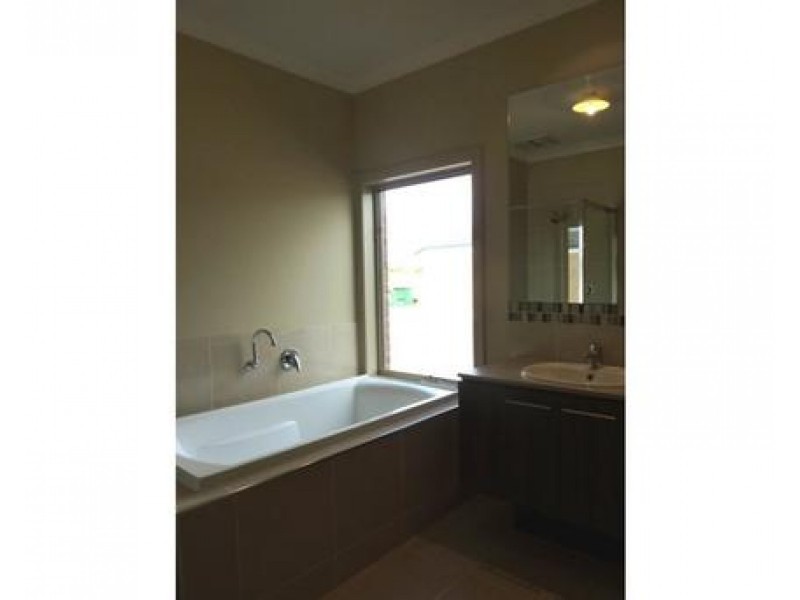 8 Croft Street, Mernda VIC 3754