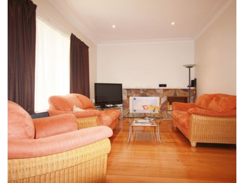 15 Curtis Avenue, Watsonia VIC 3087