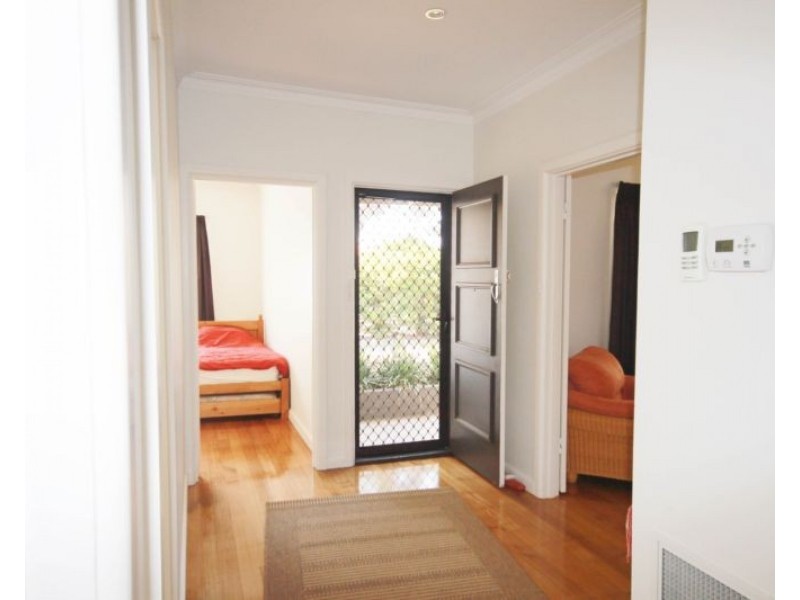 15 Curtis Avenue, Watsonia VIC 3087