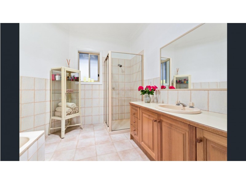 2/18 Wattle Ave, Montmorency VIC 3094