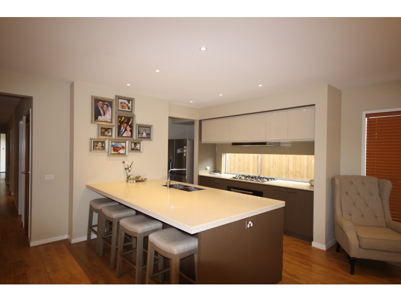 24 Ducal Pkwy, Mernda VIC 3754