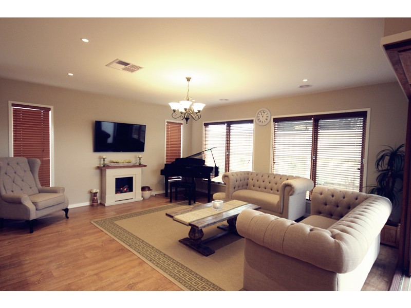 24 Ducal Pkwy, Mernda VIC 3754