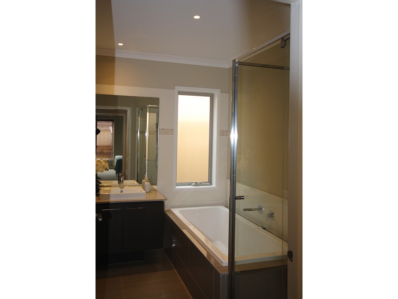 24 Ducal Pkwy, Mernda VIC 3754