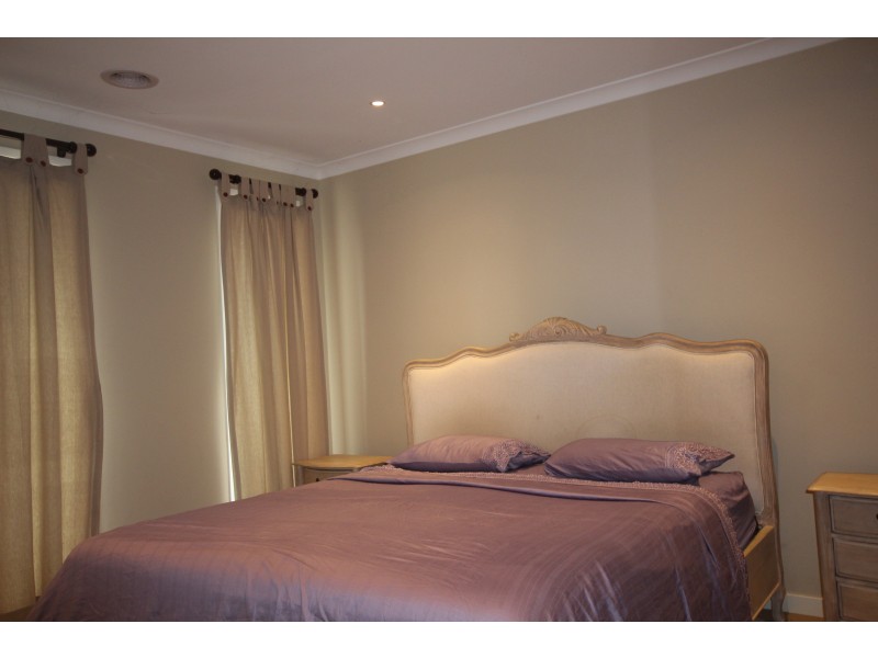 24 Ducal Pkwy, Mernda VIC 3754