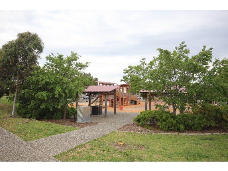 24 Ducal Pkwy, Mernda VIC 3754