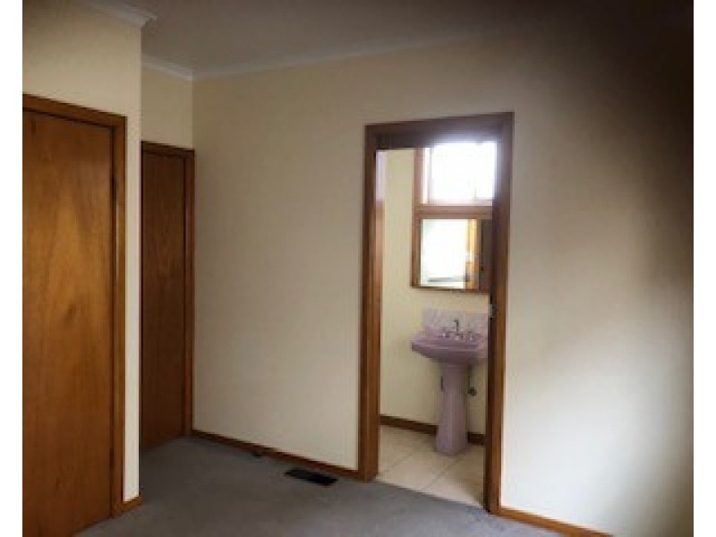 26 Cooinda Cres, Watsonia VIC 3087