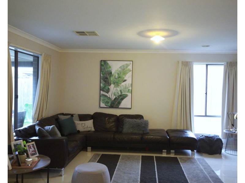 5 Breakwater Drive, Doreen VIC 3754