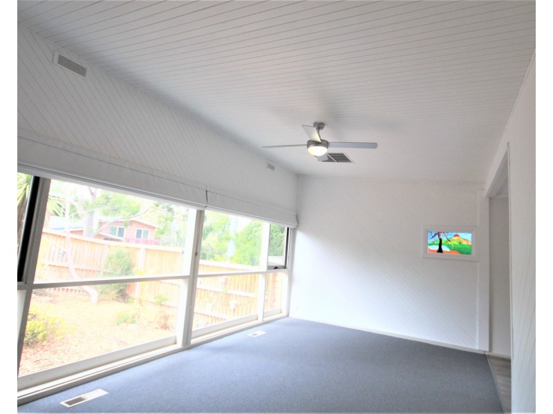 1 De Blonay Cres, Greensborough VIC 3088