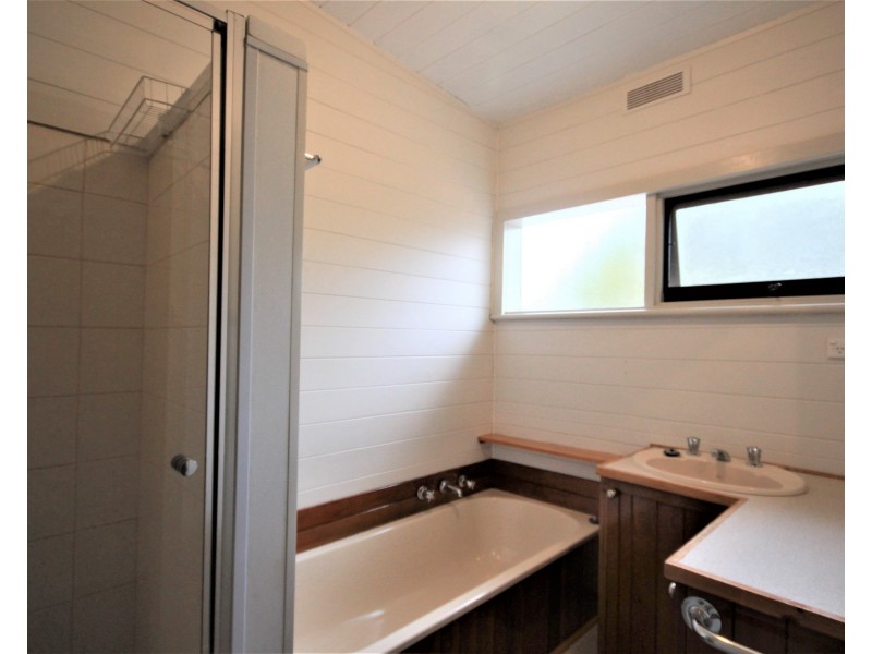 1 De Blonay Cres, Greensborough VIC 3088