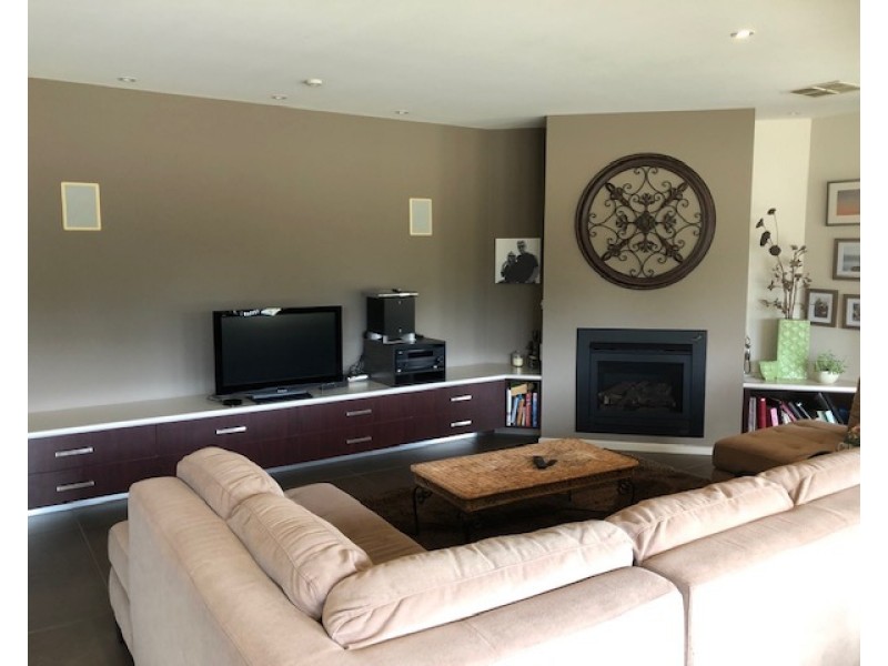 23 LUSCOMBE DRIVE, Diamond Creek VIC 3089