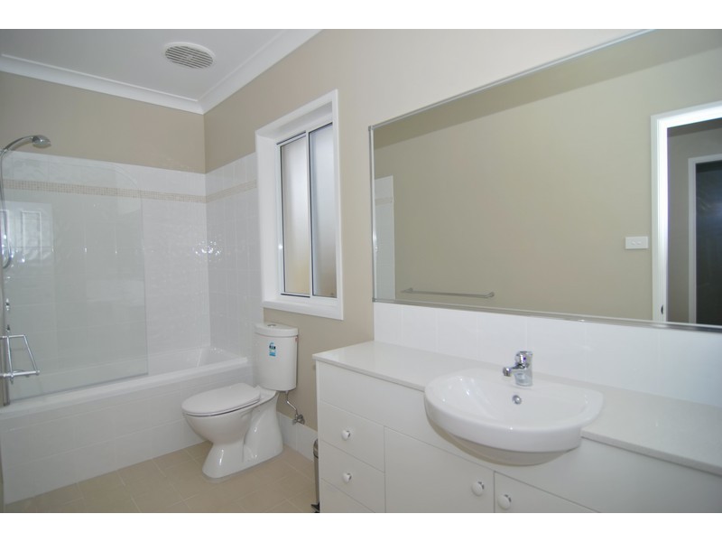 2/6 Morton Street, Huskisson NSW 2540