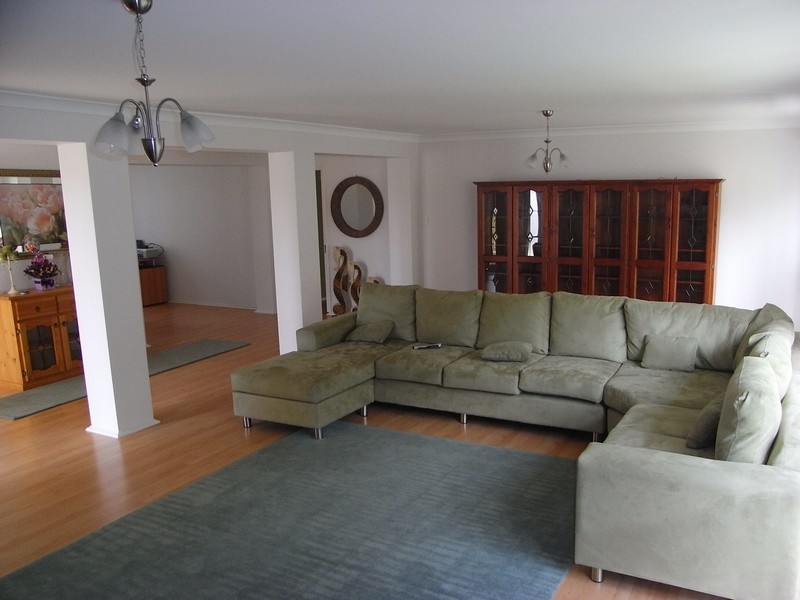 8 Carver Court, St Georges Basin NSW 2540