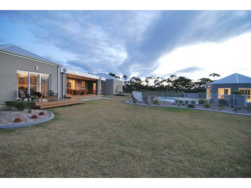 1413 Naval College Road, Vincentia NSW 2540