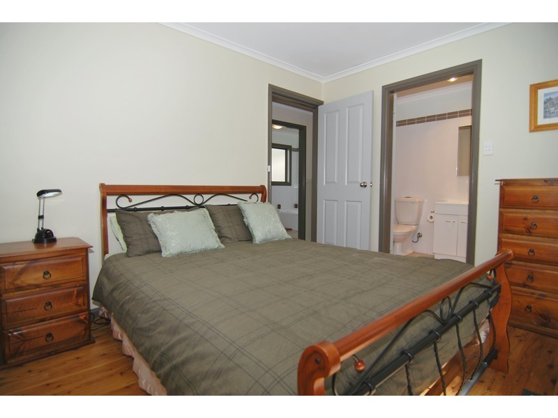 21 Macleans Point Road, Sanctuary Point NSW 2540