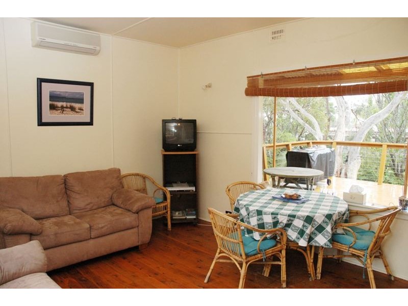 12 Rose Street, Hyams Beach NSW 2540