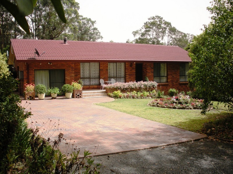 10 Linnane Street, Falls Creek NSW 2540