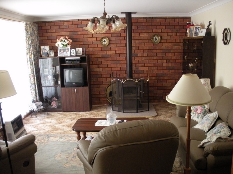 10 Linnane Street, Falls Creek NSW 2540