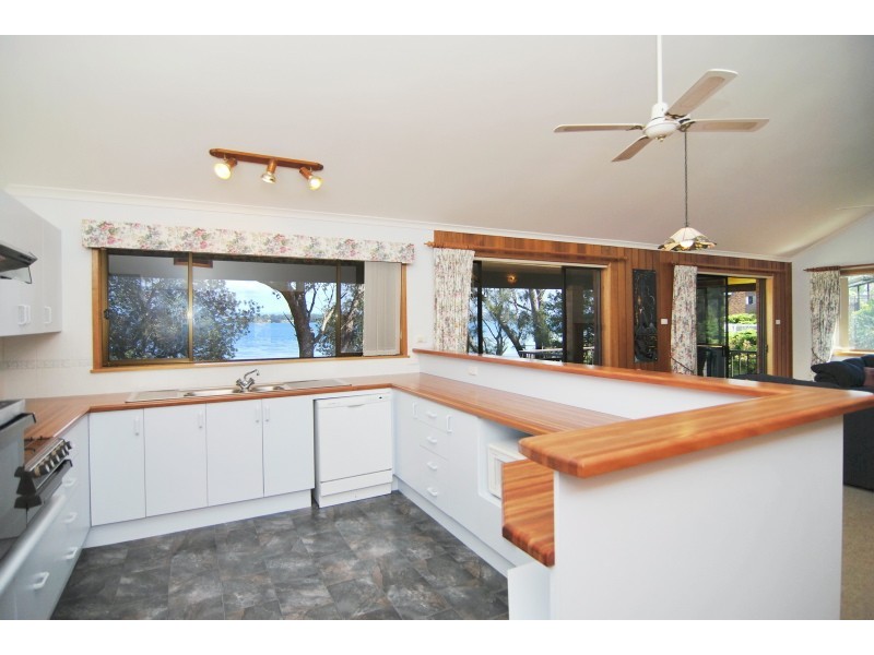 12 Deakin Street, Wrights Beach NSW 2540