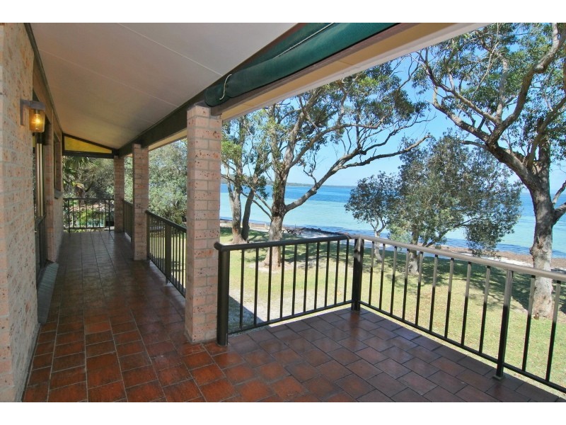 12 Deakin Street, Wrights Beach NSW 2540