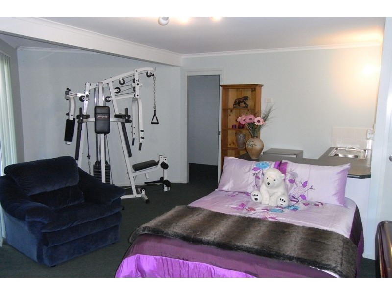303 Elizabeth Drive, Vincentia NSW 2540