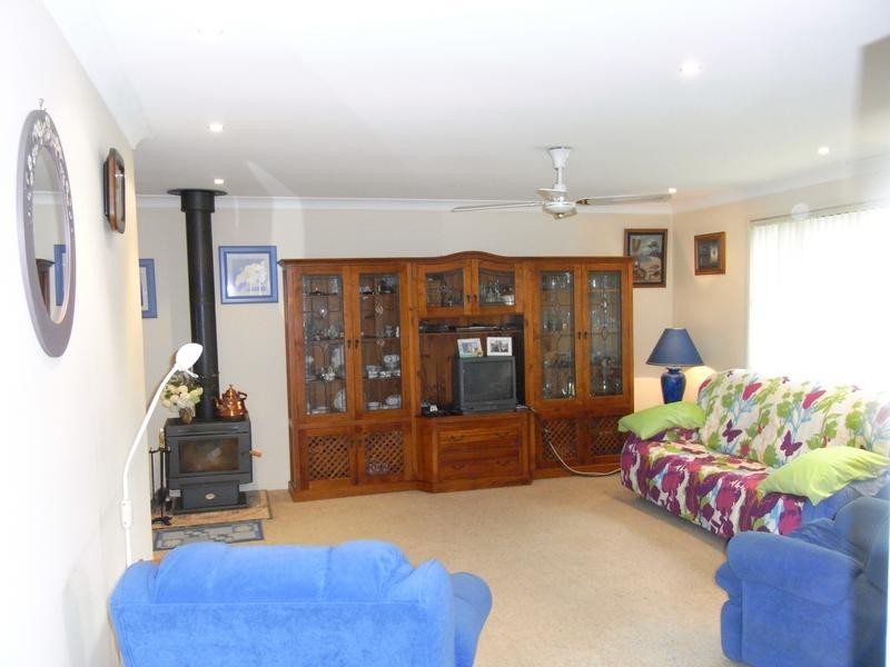31 Streamside Street, Woollamia NSW 2540
