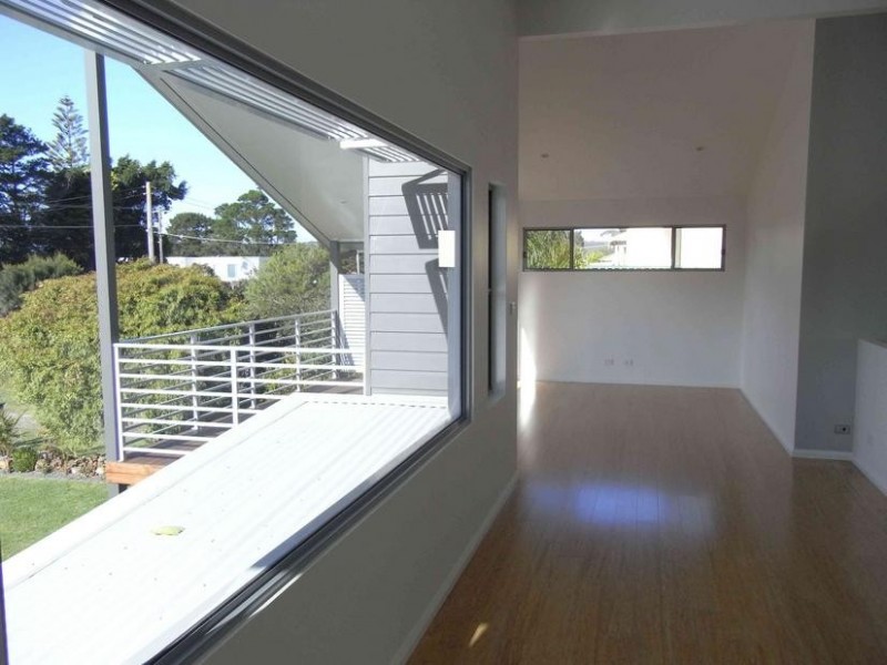 33 Elizabeth Drive, Vincentia NSW 2540