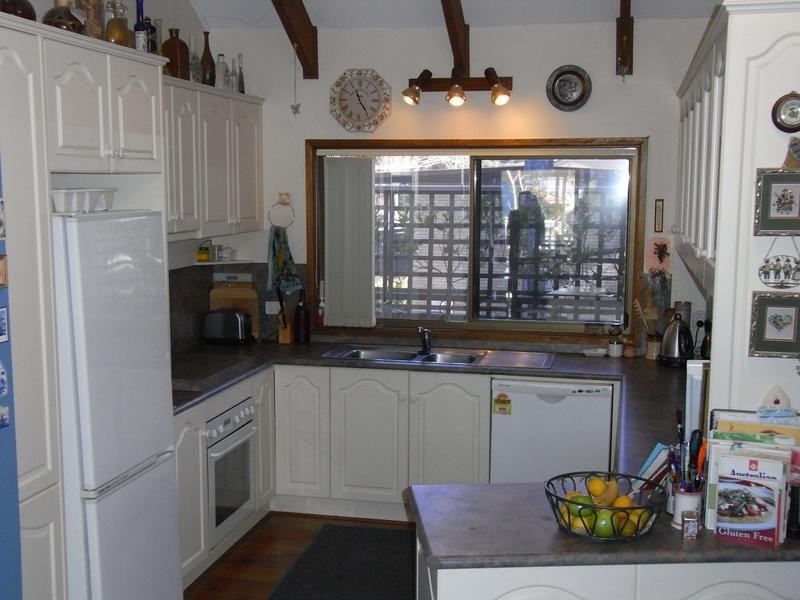 16 Walmer Avenue, Sanctuary Point NSW 2540