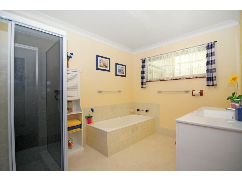 49 Woollamia Road, Falls Creek NSW 2540