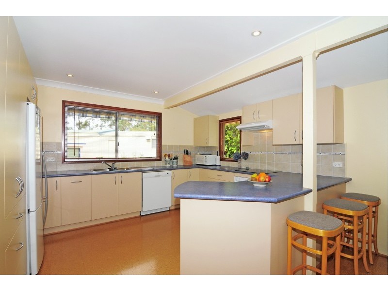 49 Woollamia Road, Falls Creek NSW 2540