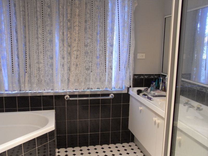 4 Anson Street, Sanctuary Point NSW 2540