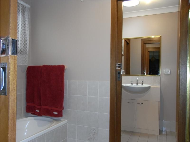 3 Caulfield Parade, Old Erowal Bay NSW 2540