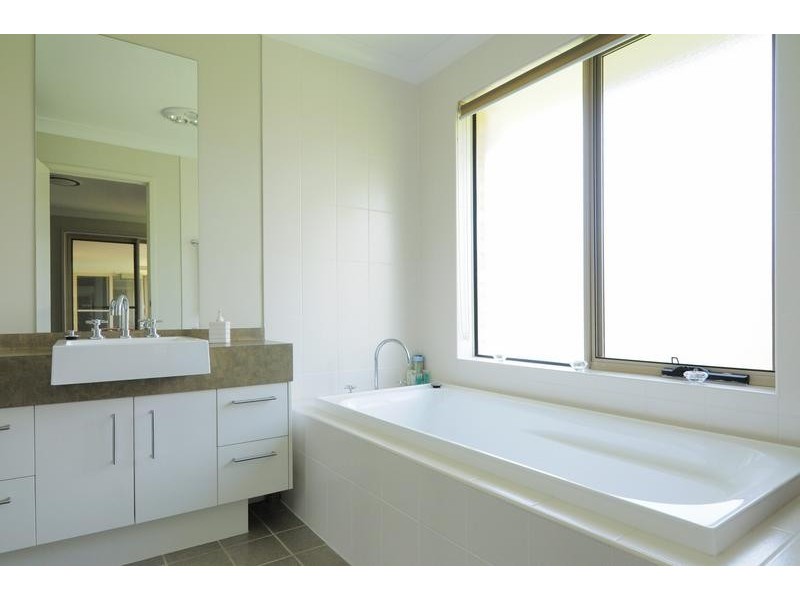 19 Capeland Avenue, Sanctuary Point NSW 2540
