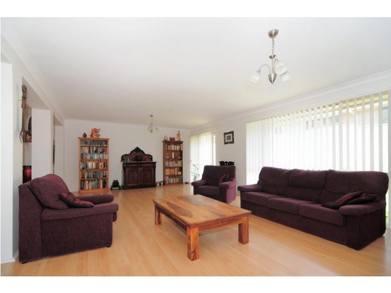 8 Carver Court, St Georges Basin NSW 2540