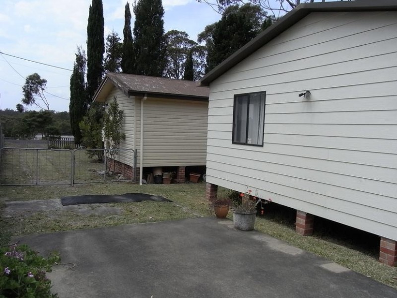 6 Coulon Street, Woollamia NSW 2540