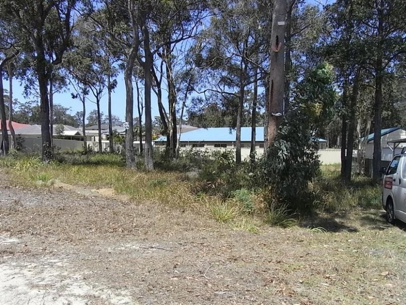 8 Hewitt Avenue, St Georges Basin NSW 2540