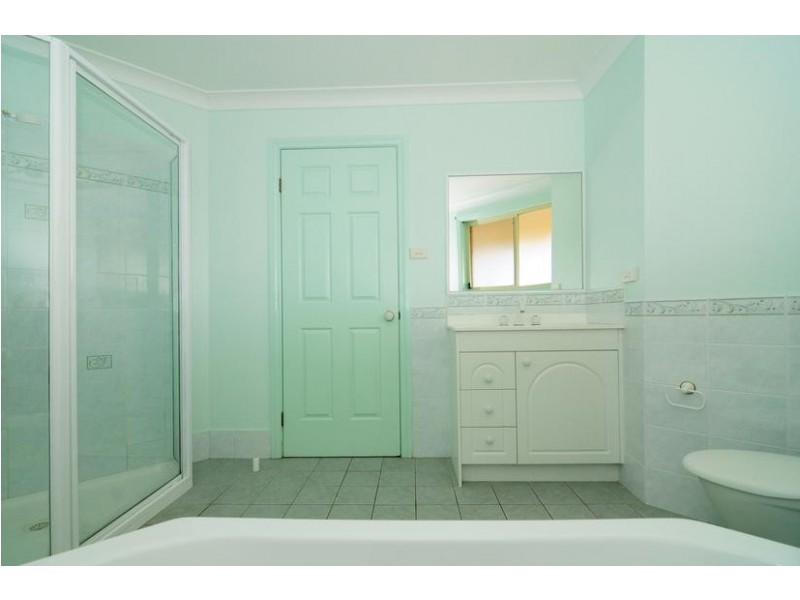 8 Troubridge Drive, Vincentia NSW 2540