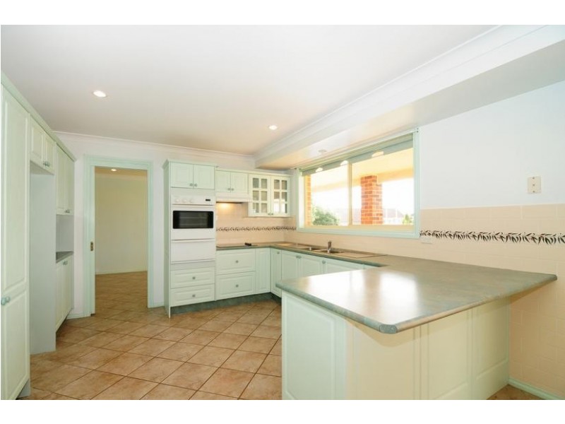 8 Troubridge Drive, Vincentia NSW 2540