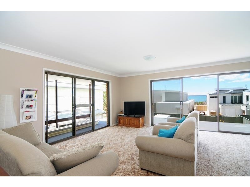 8 Elizabeth Drive, Vincentia NSW 2540