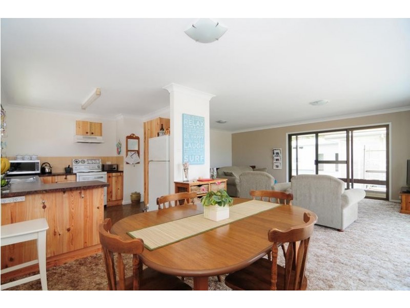 8 Elizabeth Drive, Vincentia NSW 2540