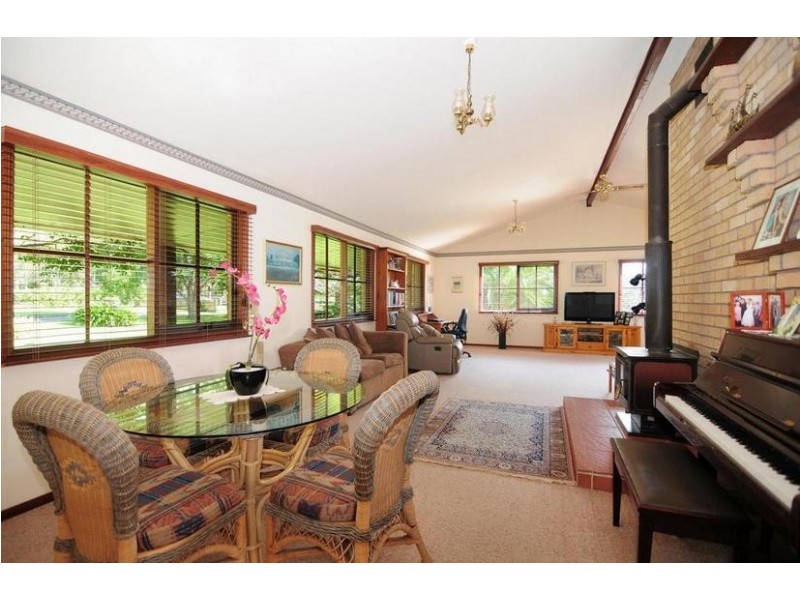 775e Falls Road, Falls Creek NSW 2540