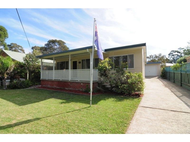 11 McGowen Street, Old Erowal Bay NSW 2540