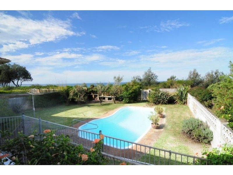 126 Elizabeth Drive, Vincentia NSW 2540