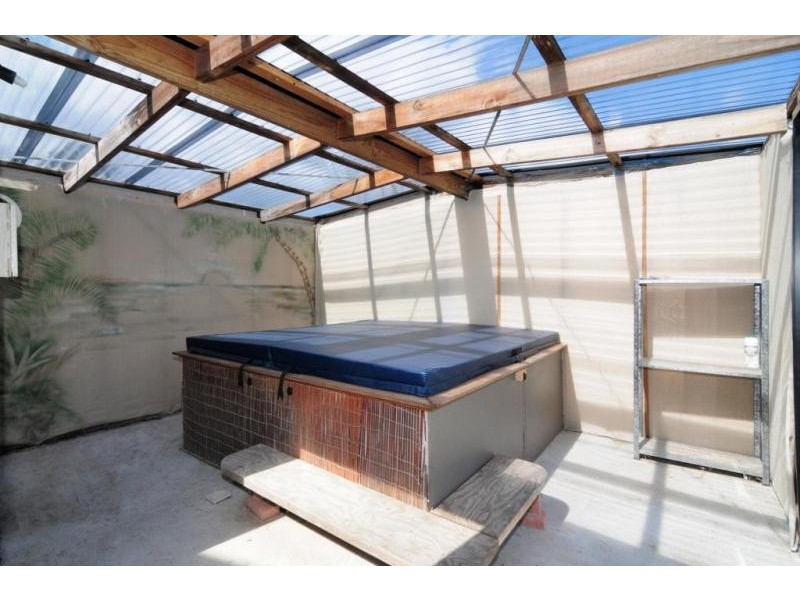 12 June Avenue, Basin View NSW 2540