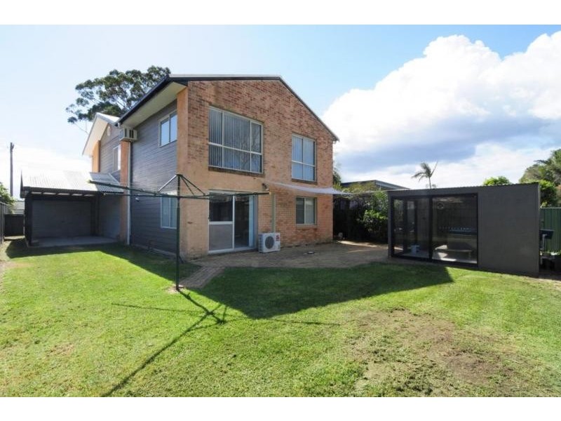 12 June Avenue, Basin View NSW 2540