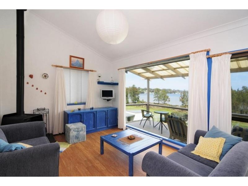 18 Caulfield Parade, Old Erowal Bay NSW 2540