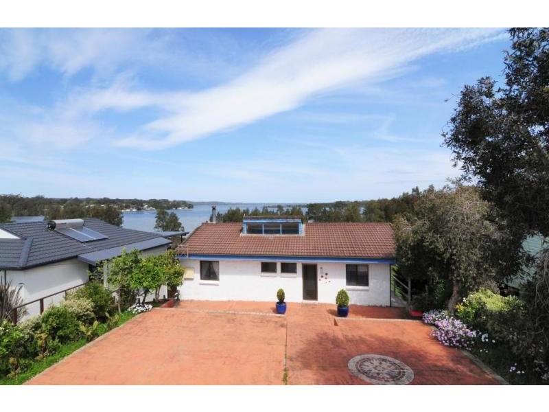 18 Caulfield Parade, Old Erowal Bay NSW 2540